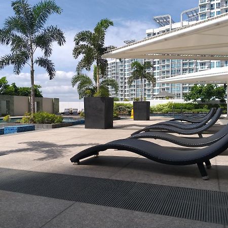セブ市 Mactan Newtown With Sun Set And Garden Viewアパートホテル エクステリア 写真