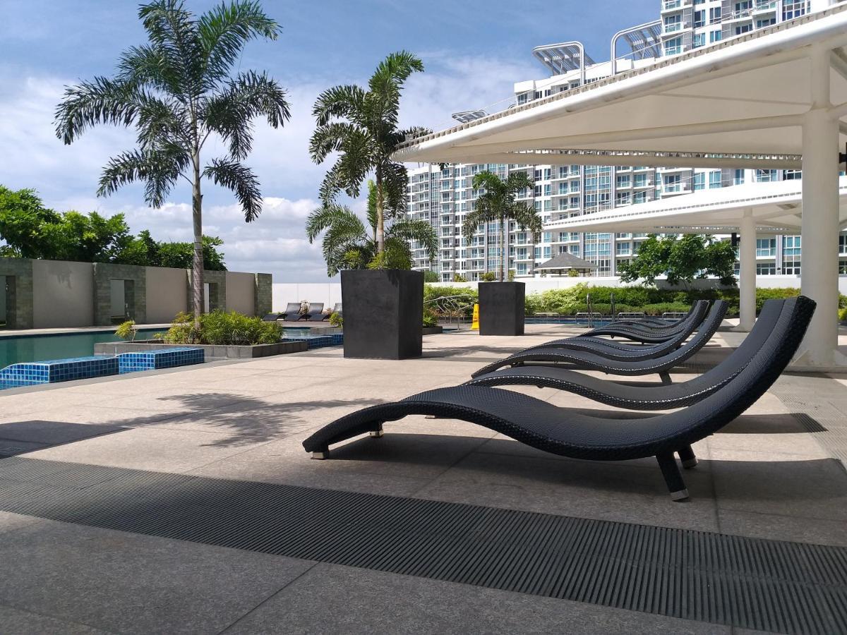 セブ市 Mactan Newtown With Sun Set And Garden Viewアパートホテル エクステリア 写真