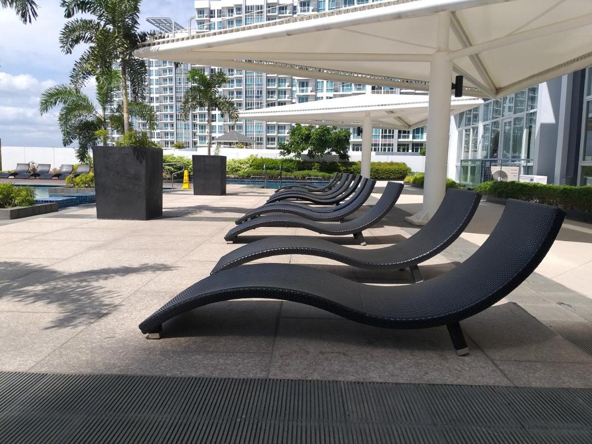 セブ市 Mactan Newtown With Sun Set And Garden Viewアパートホテル エクステリア 写真