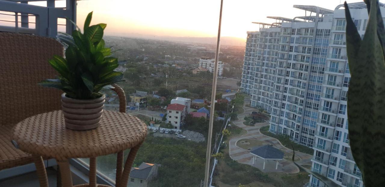 セブ市 Mactan Newtown With Sun Set And Garden Viewアパートホテル エクステリア 写真